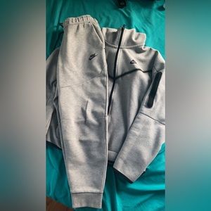 COPY - COPY - Nike tech fleece Large